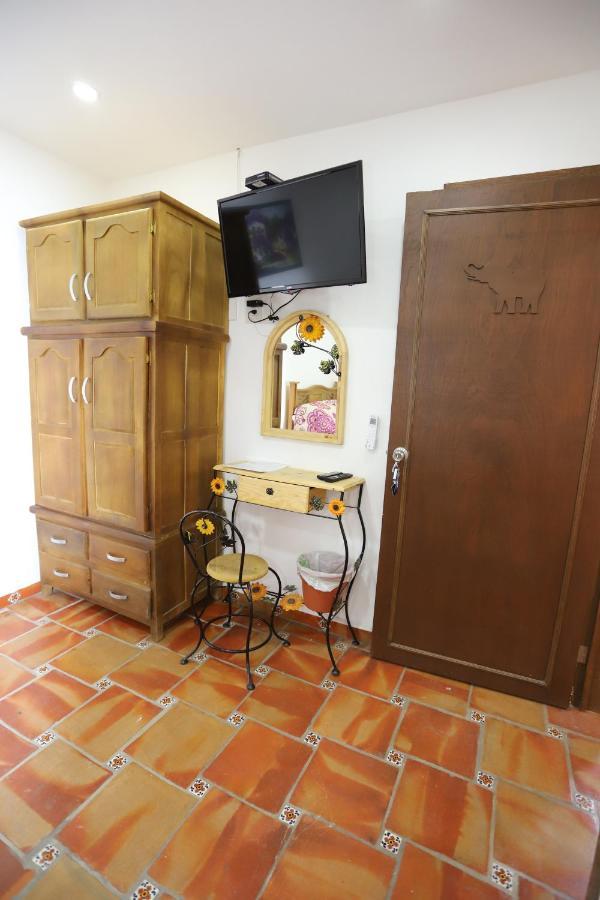 Hotel Boutique Casa Elefante Гвадалахара Экстерьер фото